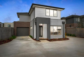 Holiday on Dromana by Ready Set Stay - 150m from the beach